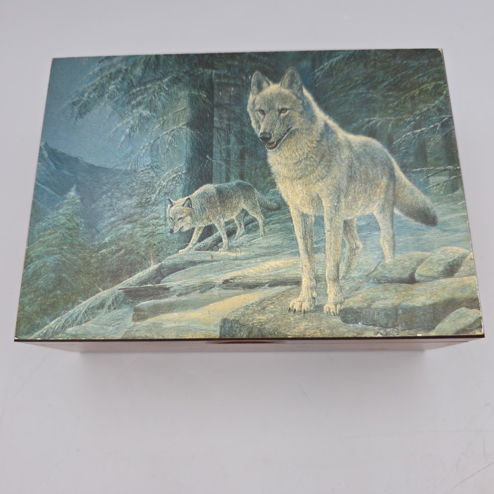 #4168 TWILIGHT PROTECTOR WOLVES KEEPSAKE JEWELRY HOME DECOR WOOD CEDAR BOX 7"X5"